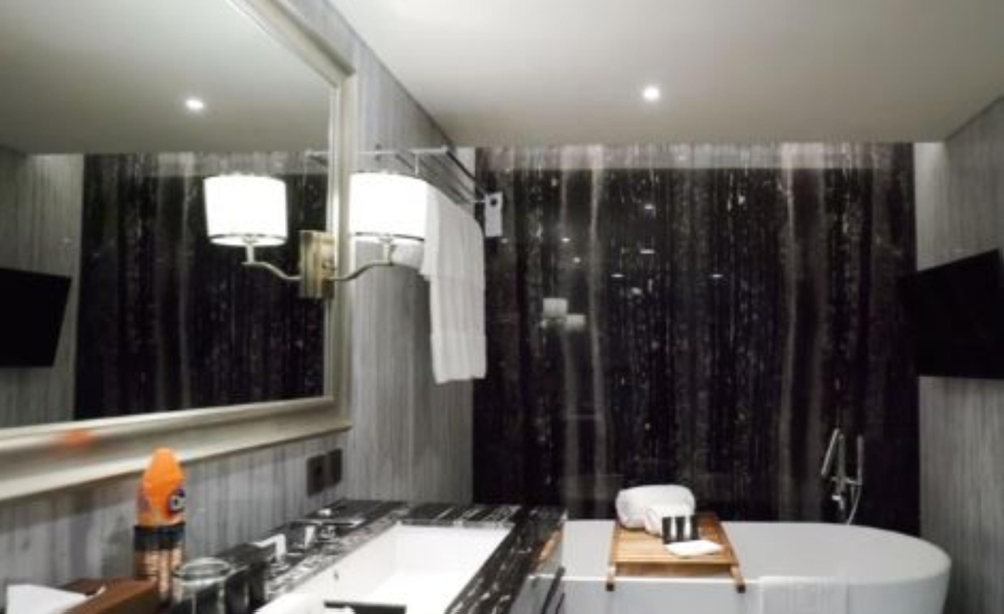 Vasa Hotel Σουραμπάγια Εξωτερικό φωτογραφία